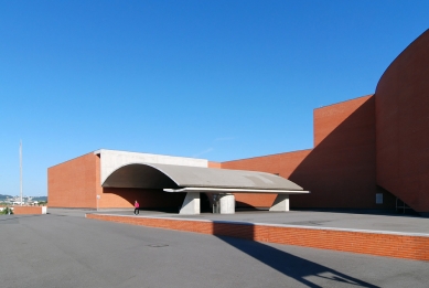 Multiuse Pavilion in Gondomar - foto: Petr Šmídek, 2011