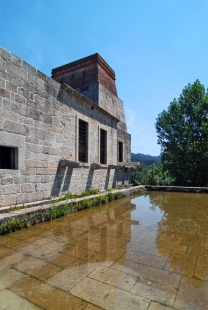 Hotel v Amares - foto: Petr Šmídek, 2011