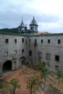 Hotel v Amares - foto: Petr Šmídek, 2013