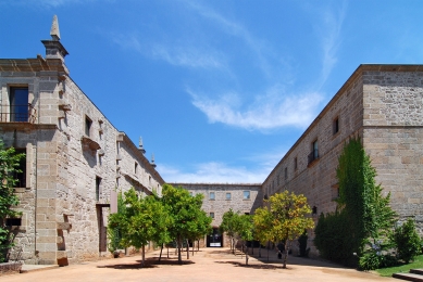 Hotel v Amares - foto: Petr Šmídek, 2011