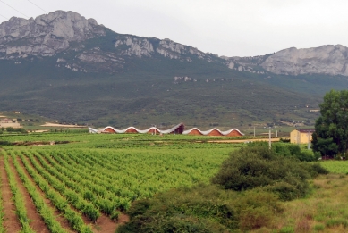 Ysios Winery - foto: Petr Šmídek, 2011