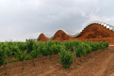 Ysios Winery - foto: Petr Šmídek, 2011