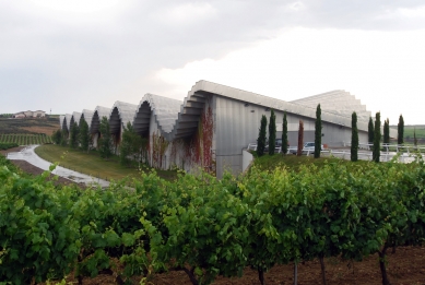 Ysios Winery - foto: Petr Šmídek, 2011