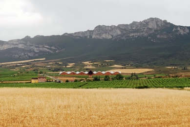 Ysios Winery - foto: Petr Šmídek, 2011