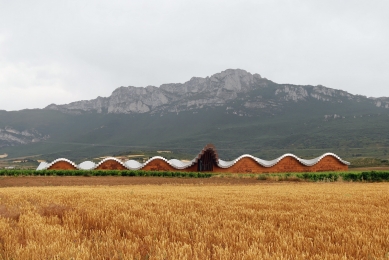 Ysios Winery - foto: Petr Šmídek, 2011