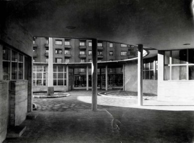 Budova Houba - rekonstrukce kulturní památky - Archivní snímek - foto: Elemérné Marsovszky, 1942