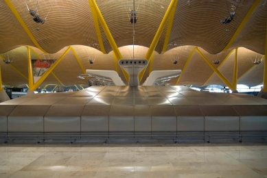 Madrid Barajas Airport - foto: Petr Šmídek, 2007