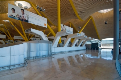 Madrid Barajas Airport - foto: Petr Šmídek, 2007