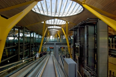 Madrid Barajas Airport - foto: Petr Šmídek, 2007