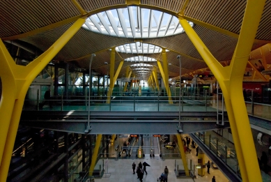 Madrid Barajas Airport - foto: Petr Šmídek, 2007