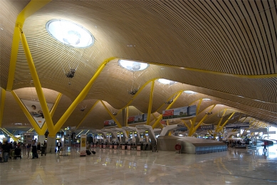 Madrid Barajas Airport - foto: Petr Šmídek, 2007