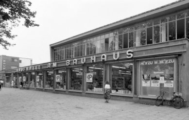 Přestavba Café am Bauhaus na knihovnu Bauhaus - Historický snímek - foto: Reiner Becker Architekten