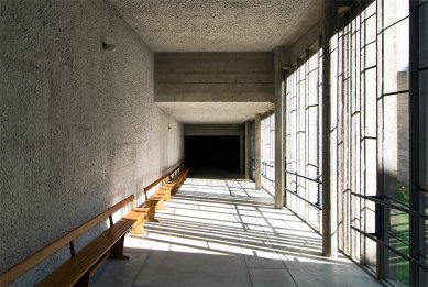 Klášter La Tourette - Chodba do kostela. - foto: Petr Šmídek, 2008