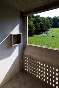 Klášter La Tourette - Cela pro mnichy - výhled z lodžie. - foto: Petr Šmídek, 2008