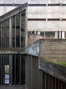 Klášter La Tourette - Výlet ŠA AVU po Corbusierových stavbách nazvaný Kultovky. - foto: Petr Šmídek, 2003