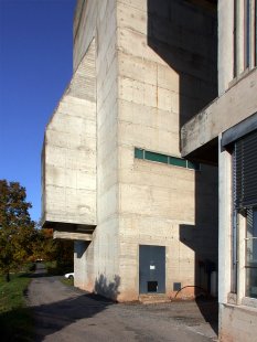 Klášter La Tourette - Výlet ŠA AVU po Corbusierových stavbách nazvaný Kultovky. - foto: Petr Šmídek, 2003