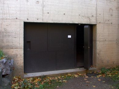 Klášter La Tourette - Výlet ŠA AVU po Corbusierových stavbách nazvaný Kultovky. - foto: Petr Šmídek, 2003