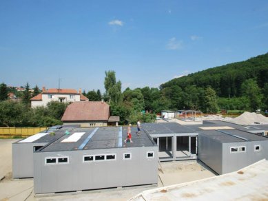Modulární jídelna ve Vizovicích - Stavba