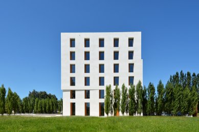 Administrativní budova 2226 - foto: Petr Šmídek, 2015