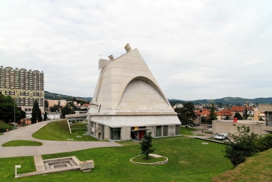 Kostel svatého Petra ve Firmini - foto: Petr Šmídek, 2011