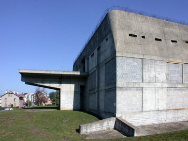 Kostel svatého Petra ve Firmini - foto: Petr Šmídek, 2003