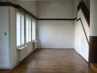 Rekonstrukce vily na Barrandově - Původní stav / zazděné kruhové okno - foto: Archiv autorů