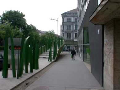 Městská plastika Grashopper - foto: Petr Šmídek, 2005