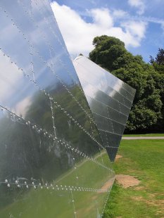 Serpentine Gallery Pavilion 2001 - Fotografie Libeskindova pavilonu postaveného dočasně v irském Corku. - foto: © flickr.com, 2005