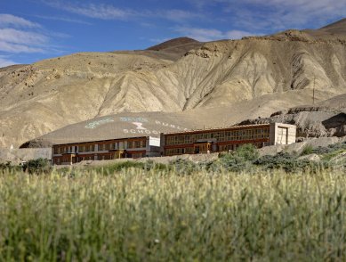 Pasivně solární, ekologický a soběstačný kampus školy v Himalájích - Celkový pohled