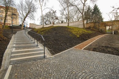 Schodišťové propojení v parku U Ježíška - foto: plzen.eu