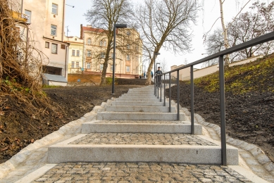 Schodišťové propojení v parku U Ježíška - foto: plzen.eu