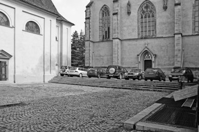 Piazzetta u kaple sv. Kosmy a Damiána v Emauzích - Stav před rekonstrukcí