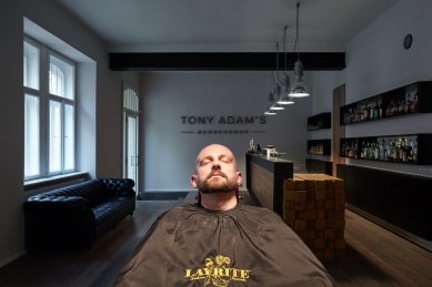 Tony Adam's Barbershop - foto: BoysPlayNice