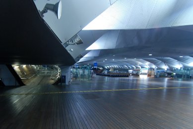 Mezinárodní přístavní terminál Yokohama - foto: Petr Šmídek, 2012