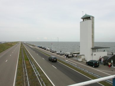 Pomník s rozhlednou Afsluitdijk - foto: Petr Šmídek, 2003