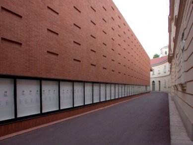 MuseumsQuartier - KUNSTHALLE wien - foto: Petr Šmídek, 2003