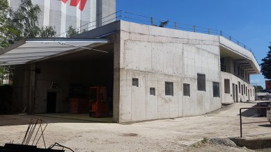 Administrativní budova ve Strančicích - foto: archiv autora