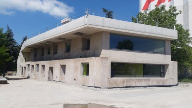 Administrativní budova ve Strančicích - foto: archiv autora