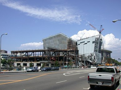 Walt Disney Concert Hall - Fotografie z průběhu stavby v září 2001 - foto: Petr Šmídek, 2001