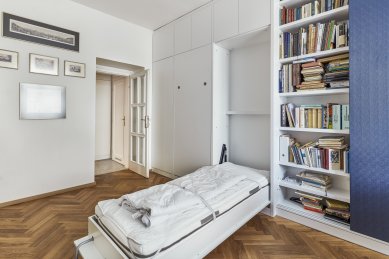 Byt Žižkov - Ložnice, rozložená postel - foto: Peter Fabo