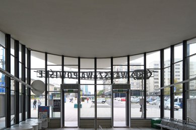 Warszawa Powiśle - revitalization of the lower pavilion of Warsaw’s emblematic train station - foto: Petr Šmídek, 2013