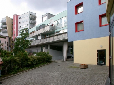 IBA - Hochhaus - foto: Petr Šmídek, 2002