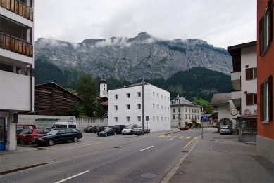 Das gelbe Haus - foto: Petr Šmídek, 2008