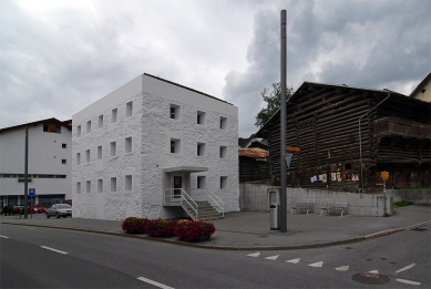 Das gelbe Haus - foto: Petr Šmídek, 2008