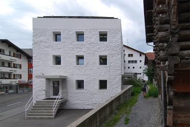 Das gelbe Haus - foto: Petr Šmídek, 2008