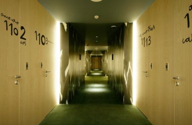 Hotel Puerta América - přízemí, 5 - 11. poschodí - Javier Mariscal a Fernando Salas - 11. poschodí - foto: © Hoteles Silken; Rafael Vargas, 2005