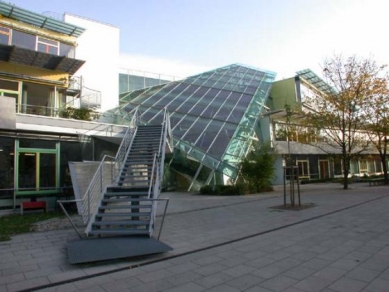 St. Benno Gymnasium - foto: Petr Šmídek, 2002