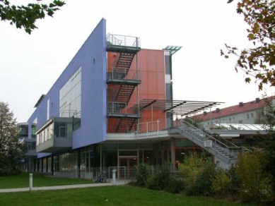 St. Benno Gymnasium - foto: Petr Šmídek, 2002