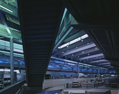 BMW Plant, Central Building - foto: © Hélène Binet