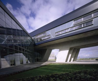 BMW Plant, Central Building - foto: © Hélène Binet